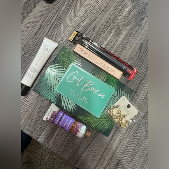 Mystery Beauty Box - Assorted Makeup, skincare & accessories SEE EXAMPLE PHOTOS - Picture 4 of 11